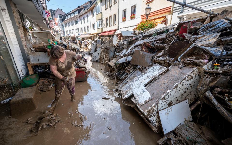Zerstörte Städte und traumatisierte Menschen: Die Folgen der Flutkatastrophe in Nordrhein-Westfalen und Rheinland-Pfalz sind auch ein Jahr später noch zu spüren. 
 (Bild: 2021 Getty Images/Thomas Lohnes)
