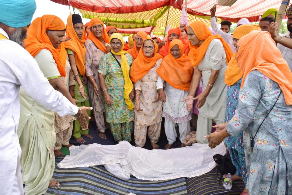 AMRITSAR, INDIA - SEPTEMBER 27: A woman lies on the ground with her body covered in a white cloth as a mark of protest against the farm bills, at Devi Dasspura villageon September 27, 2020 in Amritsar, India. (Photo by Sameer Sehgal/Hindustan Times)