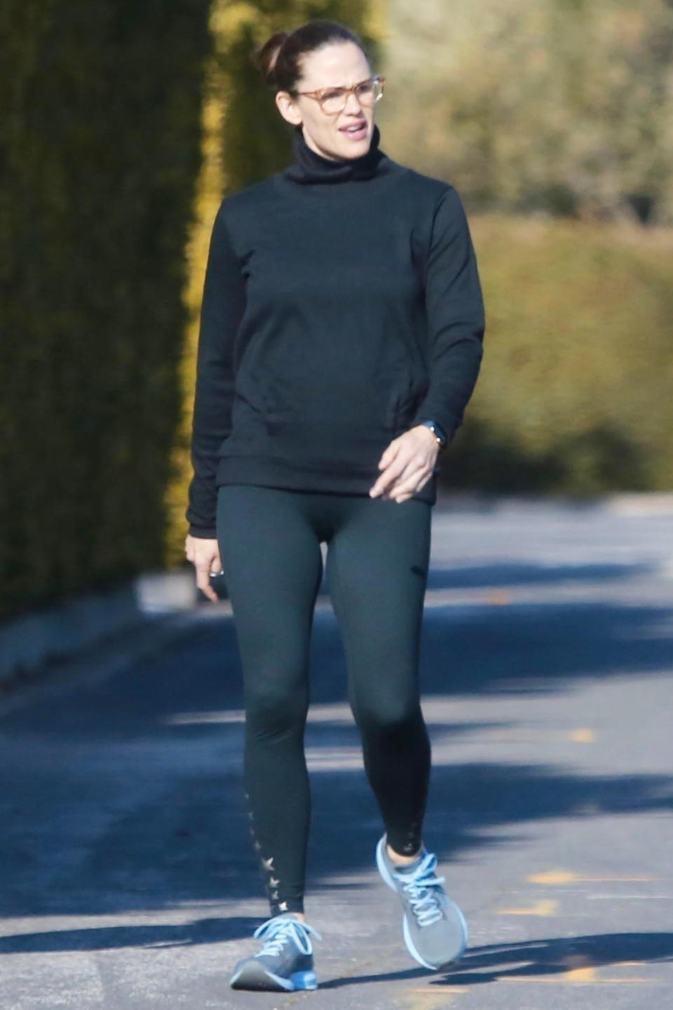 <p>Jennifer Garner puts on her running gear to go for a power walk on Thursday in Pacific Palisades, California.</p>