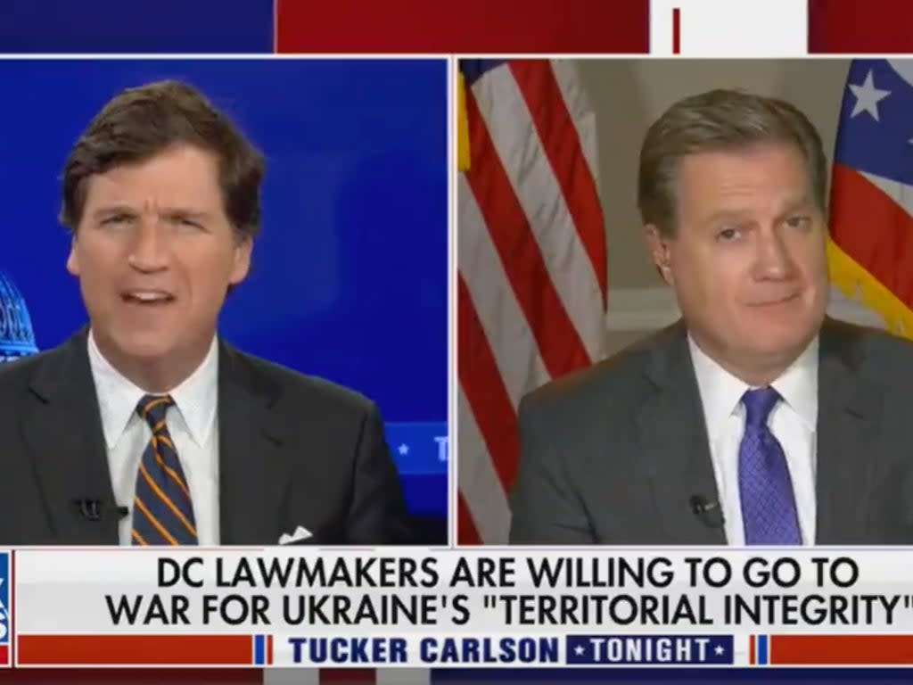 Tucker Carlson asks why the US is backing Ukraine against Russia  (Fox News)