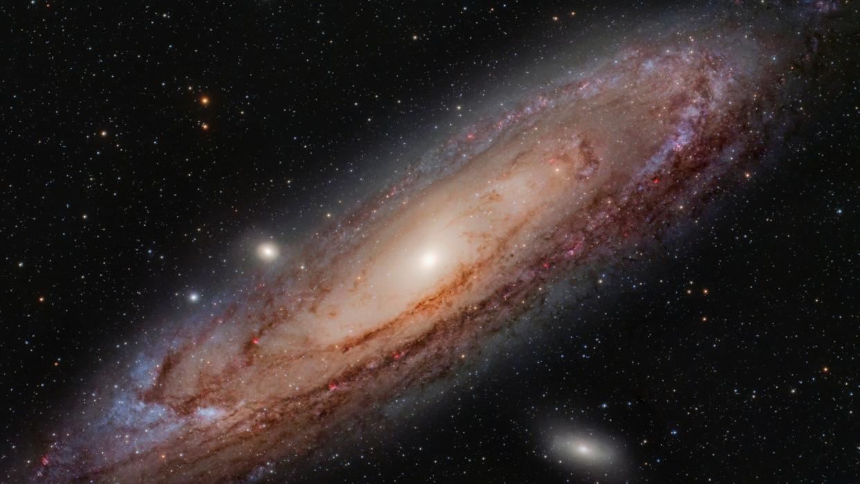  Long exposure of Andromeda Galaxy 