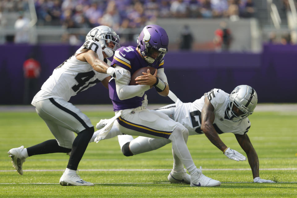 Vikings' McCarthy throws interception, 2 TDs in preseason debut for 24