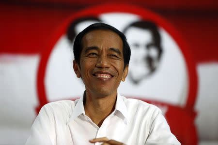 Indonesia's presidential candidate Joko Widodo smiles during a speech to his supporters in Serang, Indonesia's Banten province, July 16, 2014. REUTERS/Beawiharta