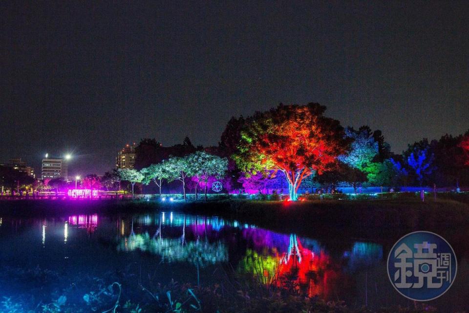 光織影舞讓嘉義北香湖公園化身成科幻場景。