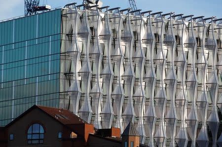 The new U.S. Embassy catches the evening light as it nears completion, in Nine Elms, London, Britain October 20, 2017. REUTERS/Peter Nicholls