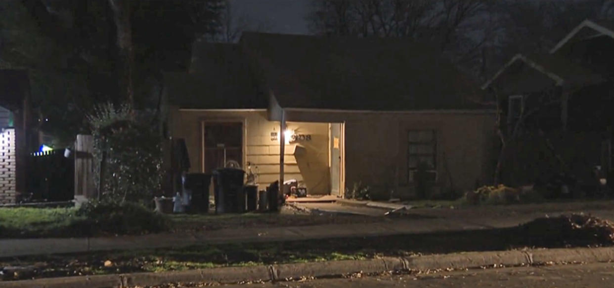 The house in Fort Worth, Texas, where a door-to-door salesman was shot. (NBCDFW)
