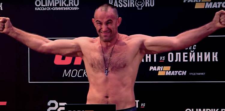 Aleksei Oleinik UFC Moscow weigh-in