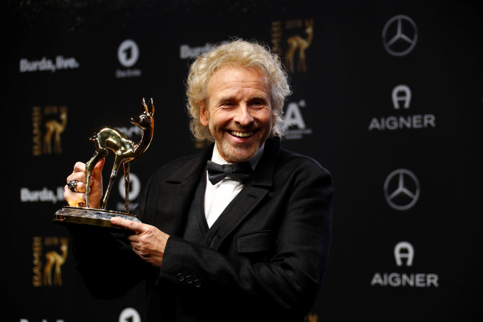 Thomas Gottschalk poses with Bambi 2018 Award in Berlin, Germany, November 16, 2018.    REUTERS/Fabrizio Bensch