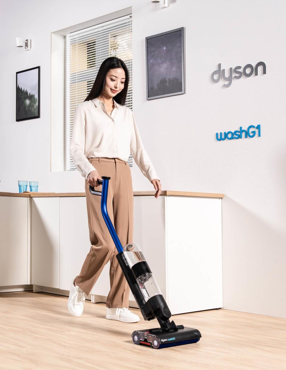 Dyson輕量乾濕全能洗地吸塵器，售價19,900元。圖片來源：Dyson