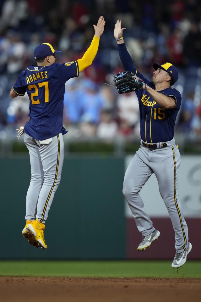 Willy Adames sparks Brewers' offensive outburst in win over Pirates