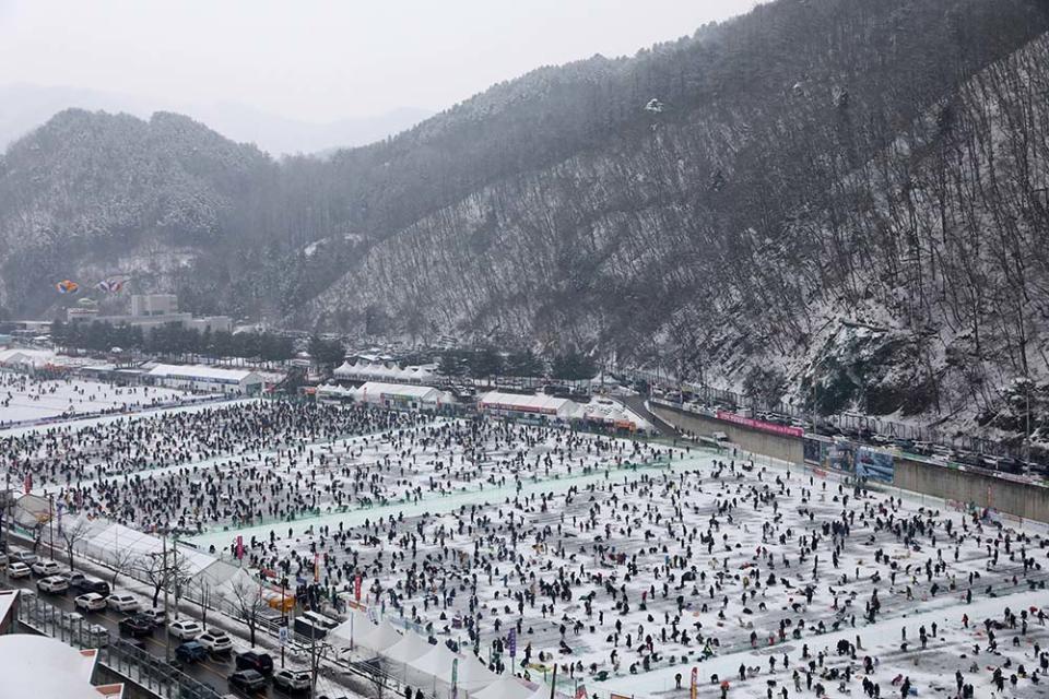 冰雪王國華川山鱒魚節（Photo by Chung Sung-Jun, Image Source : Getty Editorial）