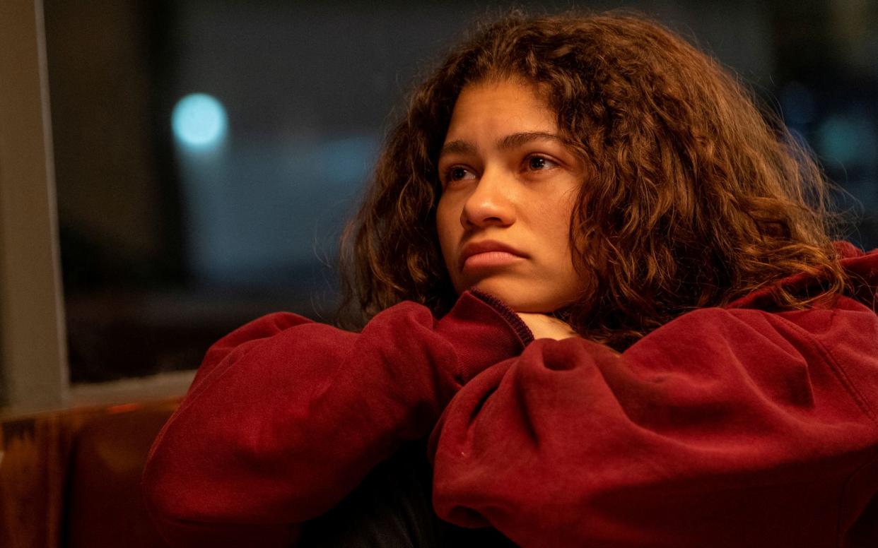 "Euphoria" handelt von der 17-jährigen, schwer drogenabhängigen Highschool-Schülerin Rue Bennett (Zendaya). 
 (Bild: Sky/Home Box Office, Inc)