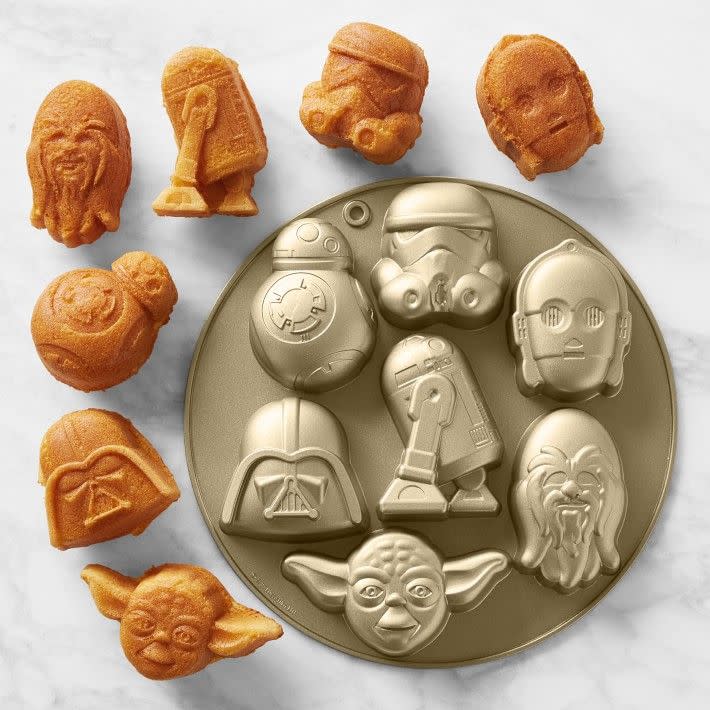 35) Star Wars Death Star Cakelet Pan