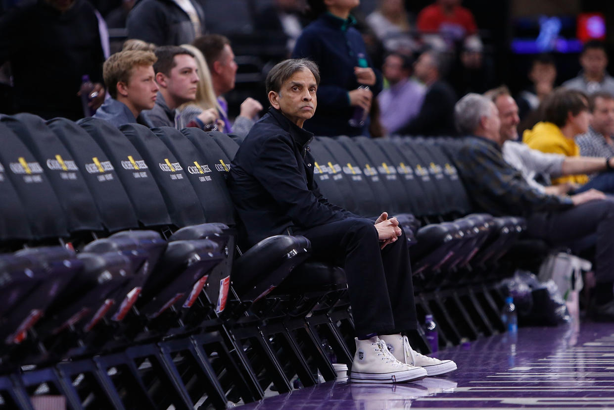 A plane carrying Kings owner Vivek Ranadive, members of his staff and several media members was struck by lightning before landing in England to refuel on Sunday.