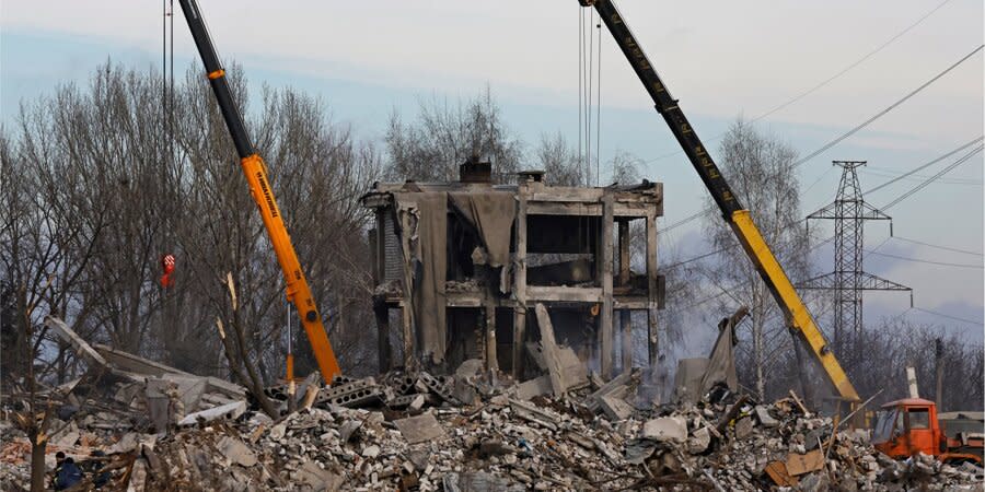 The destroyed building of vocational school in Makiivka, which the occupiers used as a barracks, on January 4