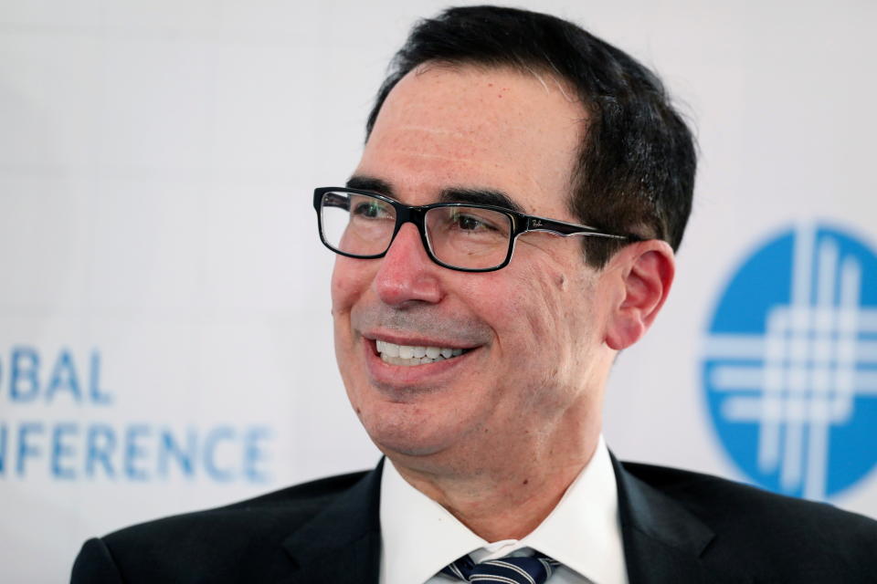 Steven Mnuchin, założyciel i partner zarządzający Liberty Strategy Capital oraz były sekretarz skarbu USA, przemawia podczas światowej konferencji Milken Institute 2021 w Beverly Hills w Kalifornii, USA, 19 października 2021 r. REUTERS/David Swanson