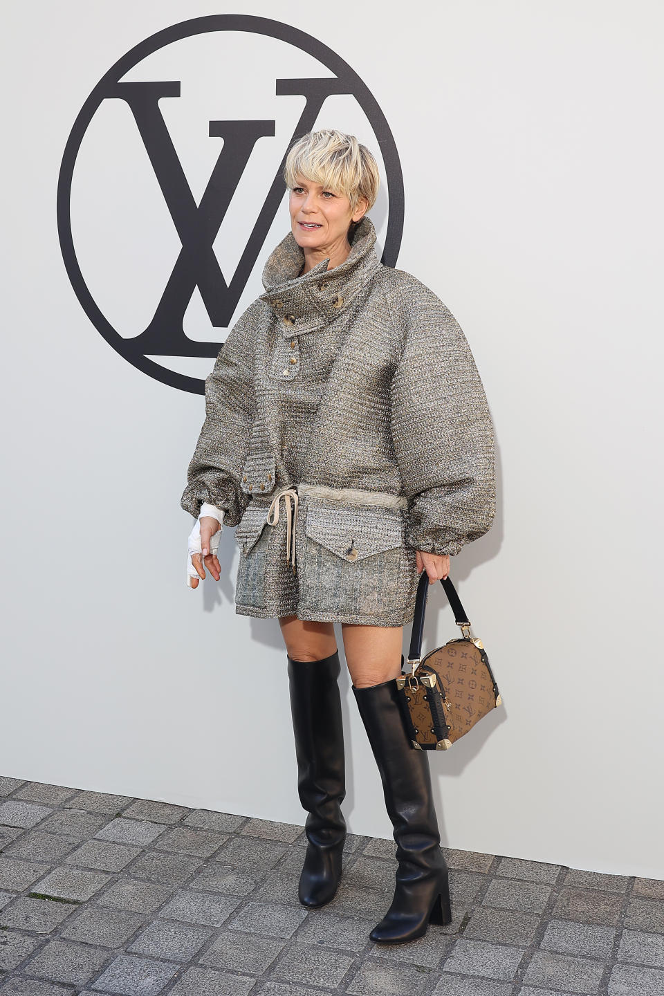 <p>Marina Foïs avait décidé de porter une pièce plutôt chaude, au contraire d'autres invitées, pour affronter l'automne parisien. (Crédit Marc Piasecki/WireImage)</p> 