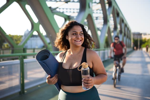 Don’t beat yourself up yourself if you can’t sustain positive thoughts the whole time. (Photo: Halfpoint Images via Getty Images)