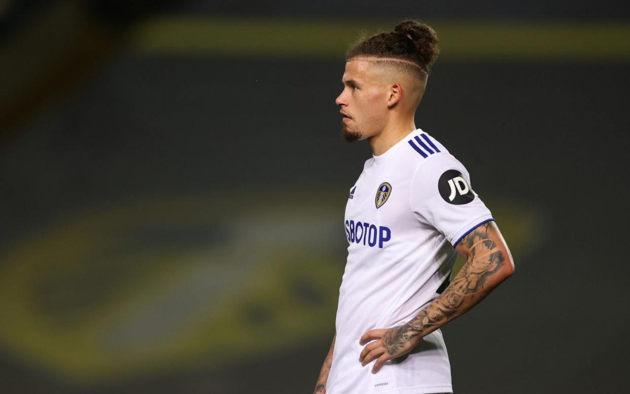 Kalvin Phillips of Leeds United during the Premier League match between Leeds United and Wolverhampton Wanderers at Elland Road on October 19, 2020 in Leeds, United Kingdom. Sporting stadiums around the UK remain under strict restrictions due to the Coronavirus Pandemic as Government social distancing laws prohibit fans inside venues resulting in games being played behind closed doors - Matthew Ashton - AMA 