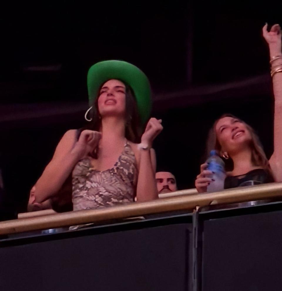 Kendall and Hailey dancing at the concert