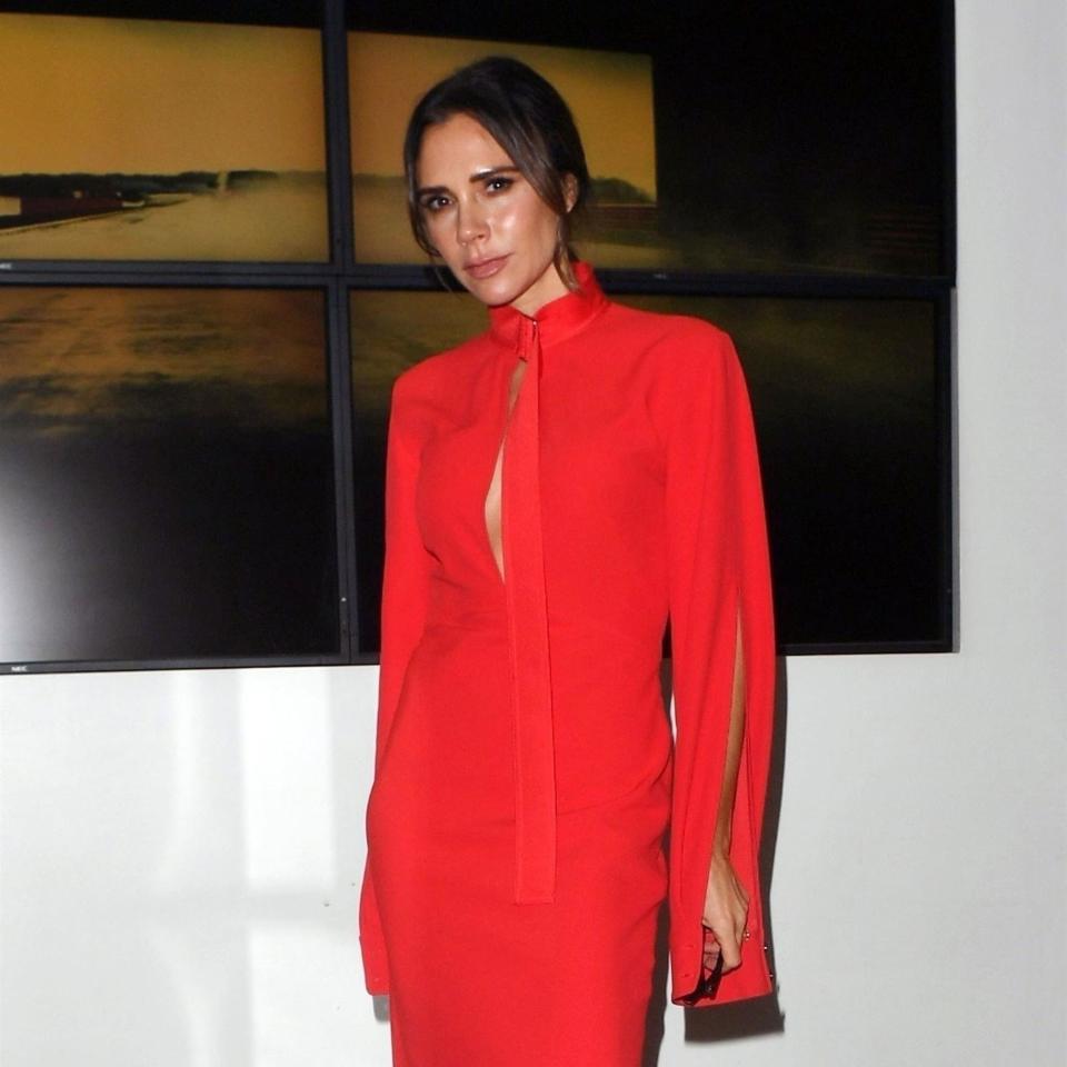 The English designer Victoria Beckham gave new life to a familiar silhouette, thanks to a punchy color and fun accessories.