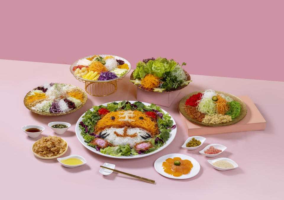 Choose from 15 yusheng! (Photo: Neo Garden)