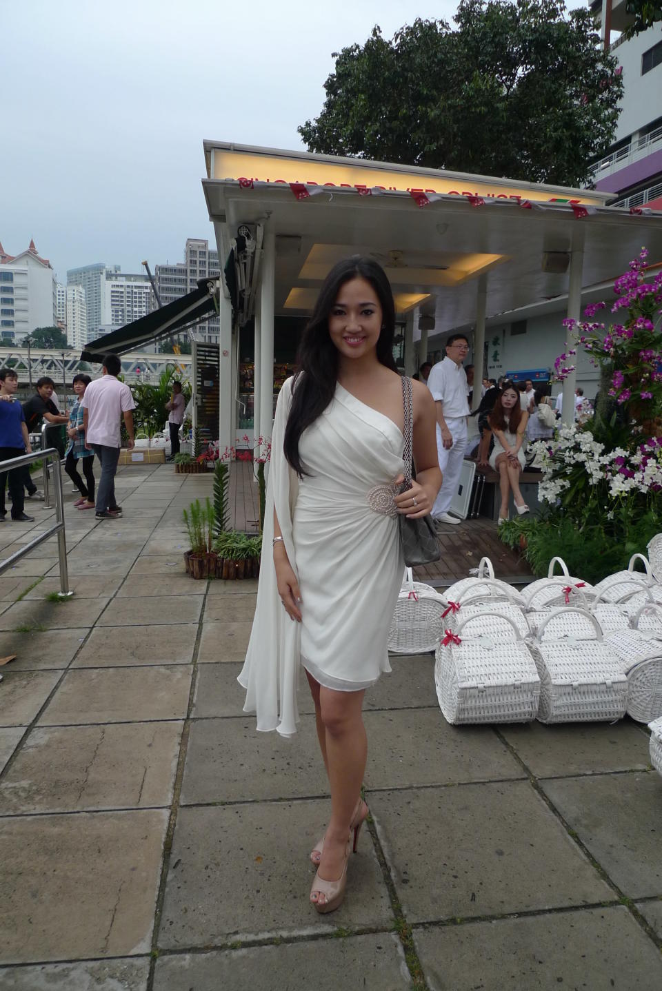 Miss Singapore World Karisa Sukamto is one of the 888 attendees of the mass pop-up picnic. (Yahoo! photo)