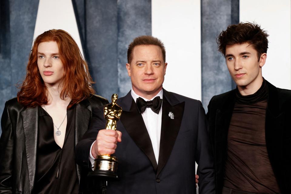 US actor Brendan Fraser (C), winner of the Oscar for Best Actor in a Leading Role for "The Whale", flanked by Leland Fraser (L) and Holden Fraser (R), attend the Vanity Fair 95th Oscars Party at the The Wallis Annenberg Center for the Performing Arts in Beverly Hills, California on March 12, 2023. (Photo by Michael TRAN / AFP) (Photo by MICHAEL TRAN/AFP via Getty Images)