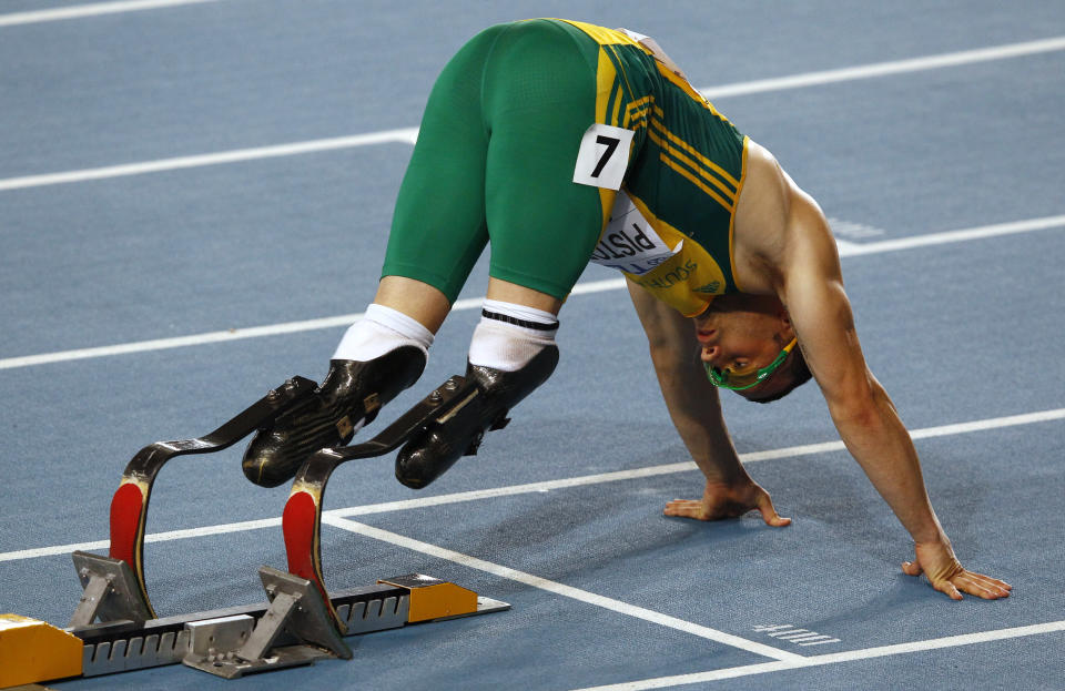 Oscar Pistorius of South Africa prepares for the men's 400 metres semi-final at the IAAF World Championships in Daegu August 29, 2011. REUTERS/David Gray (SOUTH KOREA - Tags: SPORT ATHLETICS) - RTR2QHKY