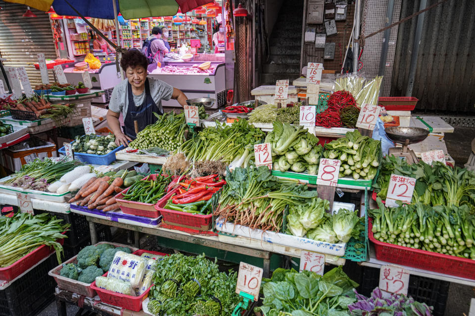 在基本及簡約生活模式下，食物及房屋支出分別仍佔整體的75.7%及70.3%。