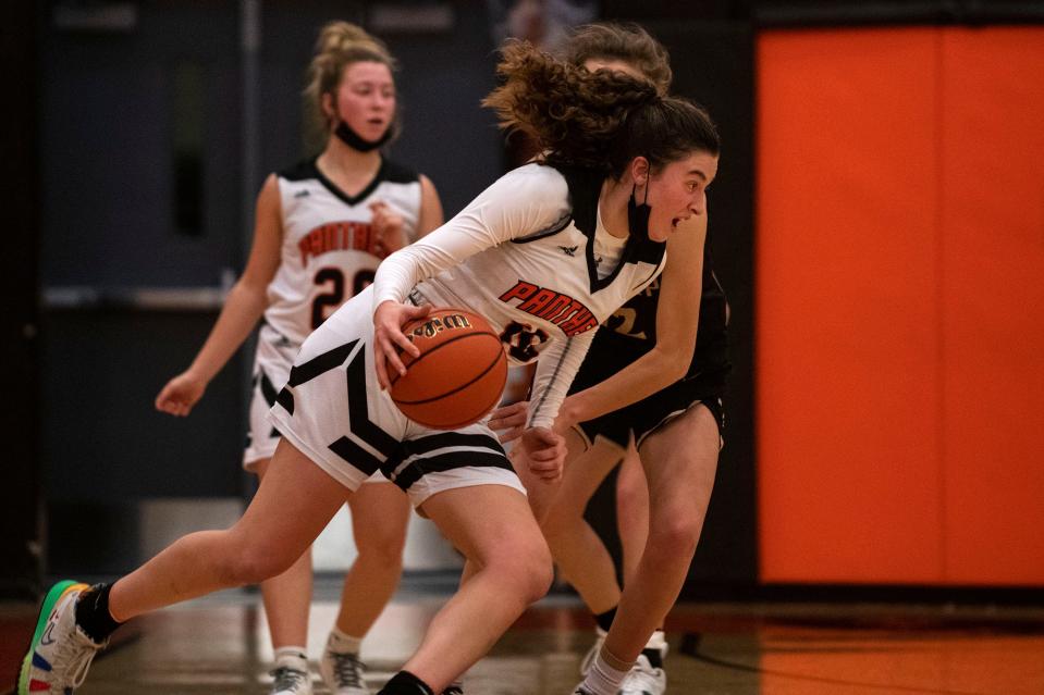 Washington's Claire McDougall drives the ball during a home game against Dunlap on Dec. 10, 2021. The Washington Panthers beat the Eagles 48-31.