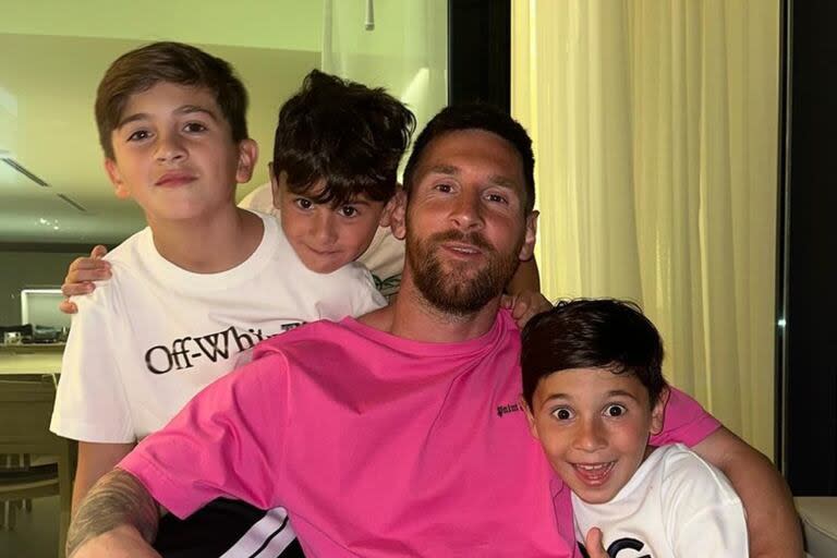 Durante una entrevista con Marcelo Tinelli, Lionel Messi contó cuál de sus tres hijos es el más parecido a él