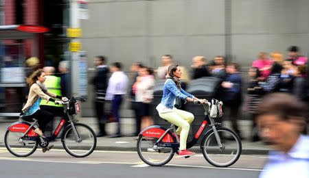 Commuters cycle past a bus queue outside Waterloo Station in London, Britain August 6, 2015. REUTERS/Dylan Martinez/Files