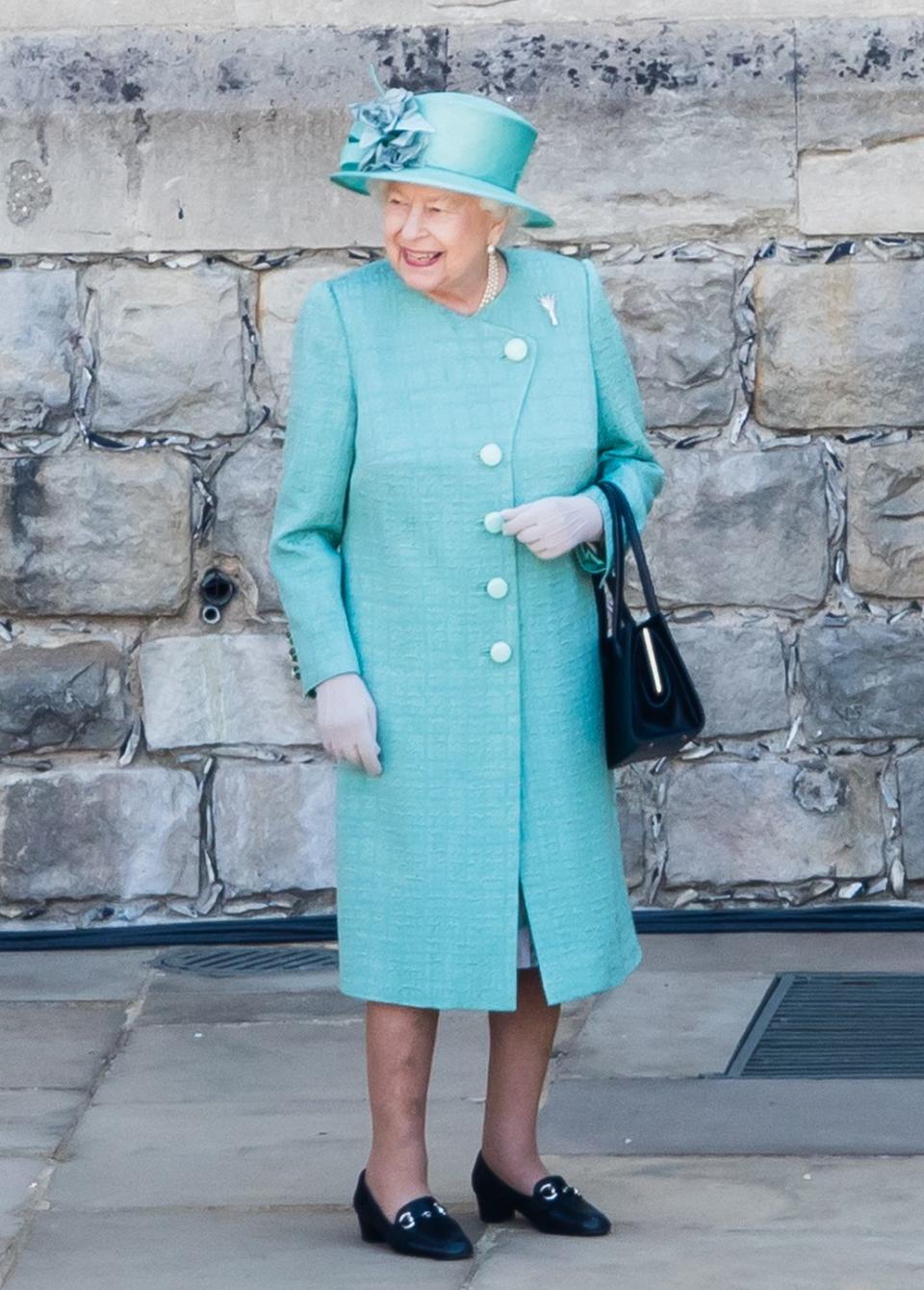 Queen Elizabeth looks happy and health.