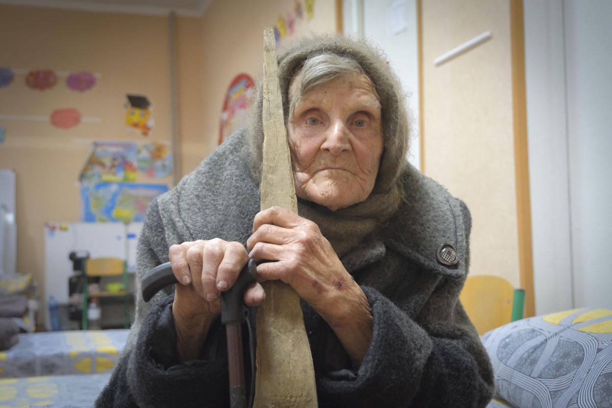 98-year-old woman escapes Russian-occupied territory in Ukraine
