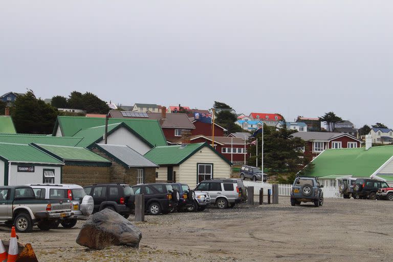 Una postal de Puerto Argentino, en la zona donde está el Museo Histórico de Malvinas