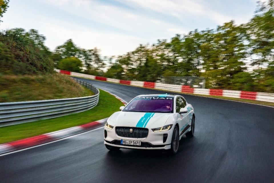 jaguar-i-pace-race-etaxi