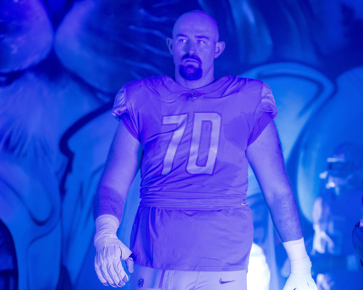 Dan Skipper honored by Dan Campbell after the Lions win over the