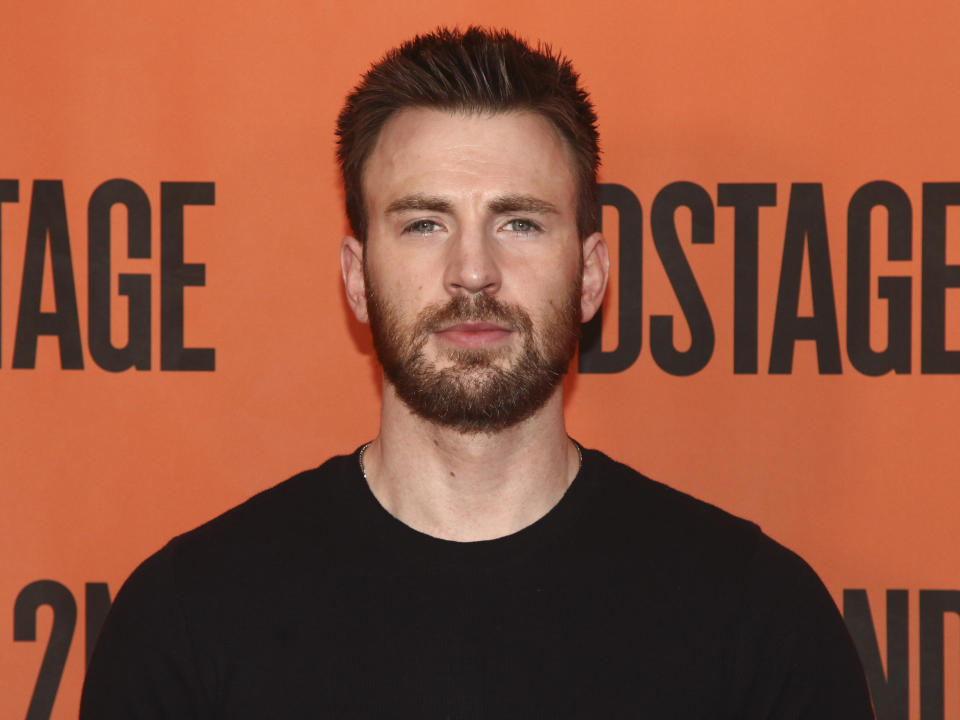 Chris Evans talks politics in a new interview. He says he hopes Tom Brady, the quarterback of his home state NFL team, he “<span>woken up” and no longer supports Donald Trump. </span>(Photo: Andy Kropa/Invision/AP)