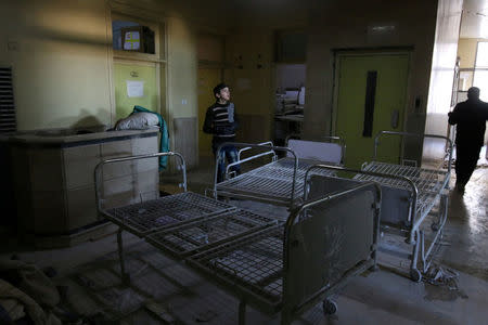 FILE PHOTO: People inspect damage in Omar Bin Abdulaziz hospital, in the rebel-held besieged area of Aleppo, Syria November 19, 2016. REUTERS/Abdalrhman Ismail/File Photo