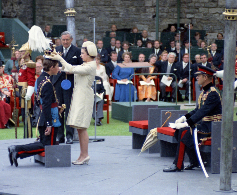 1969年查爾斯20歲，在冊封大典被授予王儲專屬頭銜「威爾斯親王」。（圖／美聯社）