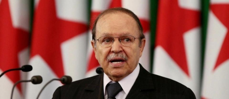 La quête du mandat de trop, le 5e, a précipité la fin de la présidence d'Abdelaziz Bouteflika dans le chaos.