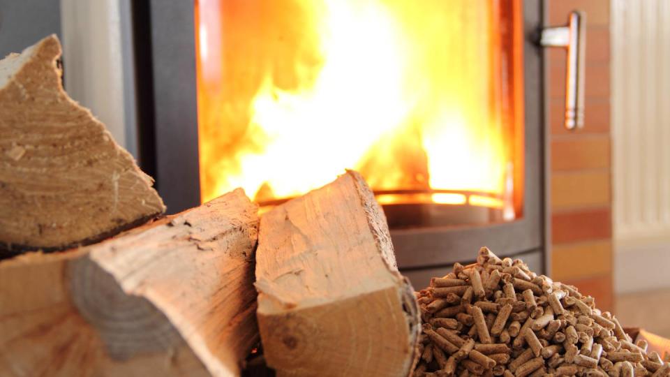 Les ménages se chauffant au bois vont pouvoir bénéficier d'une aide exceptionnelle - © MIKE FOUQUE - stock.adobe.com