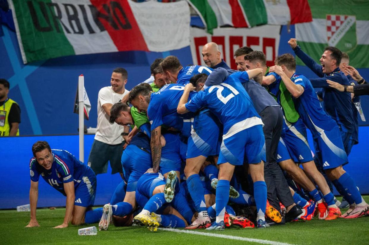 Last-Minute-Wahnsinn! Italien schnappt sich Achtelfinal-Ticket