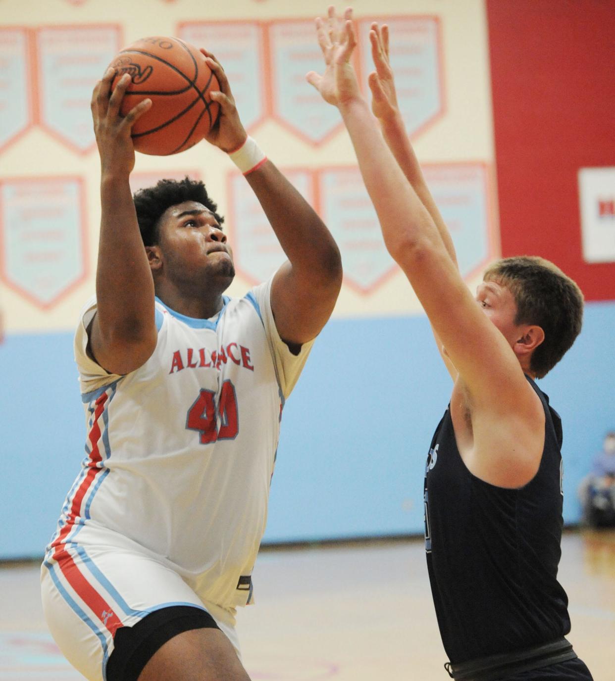 Alliance's Stephen Gales, shown in an earlier game, had 14 points to lead the Aviators against Minerva on Friday night.