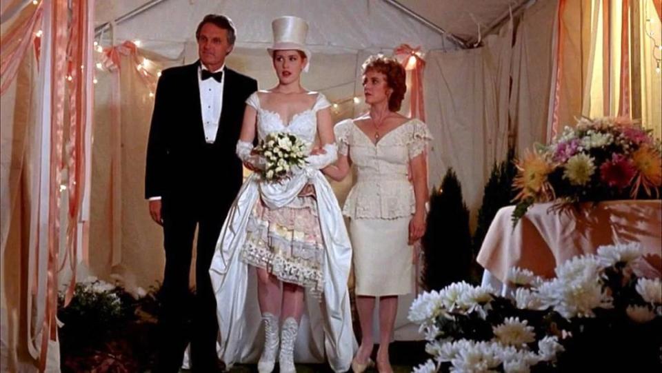 Molly Ringwald (center) in Betsy's Wedding