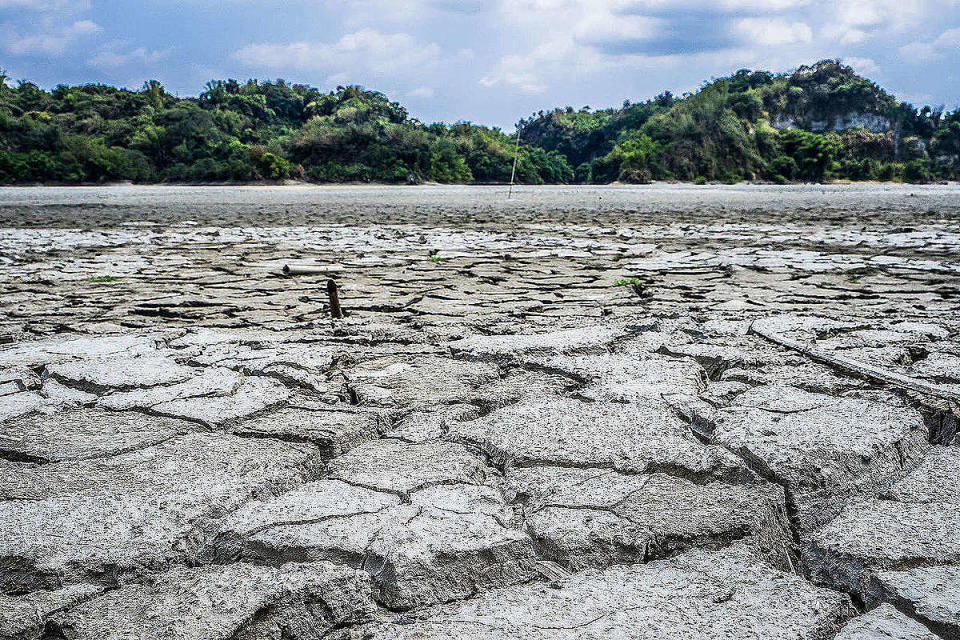 2020年臺灣幾乎沒有颱風登陸，造成50年來最嚴重乾旱，迫使許多地區面臨限水，更導致2021年山林大火頻率增加，以及救災困難等問題。