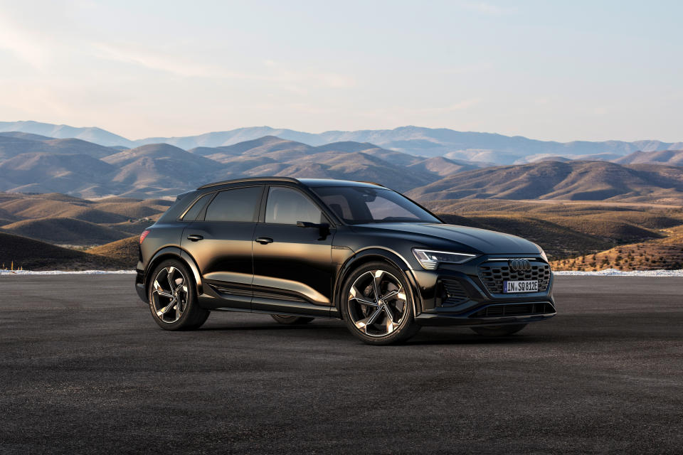 <p>Audi Q8 e-tron</p> 