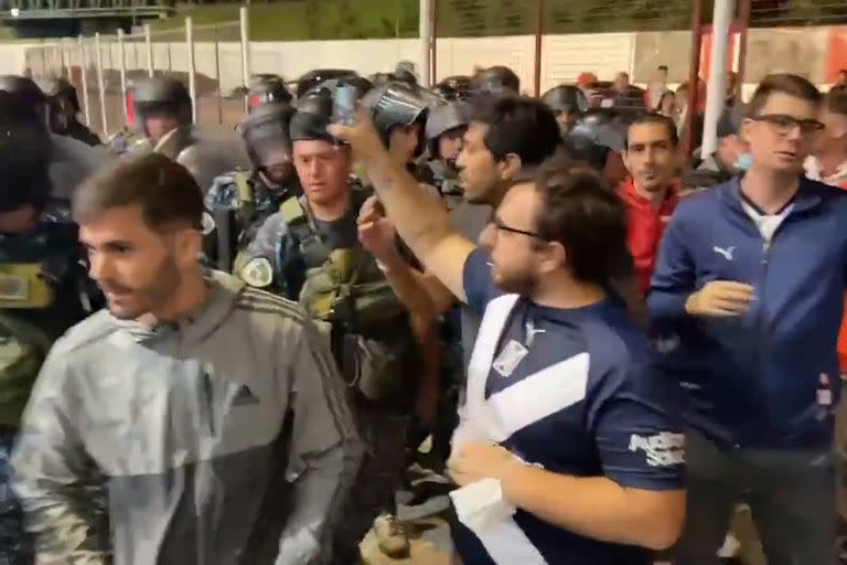 En el último partido de Independiente, los hinchas protestaron contra el manejo del club 