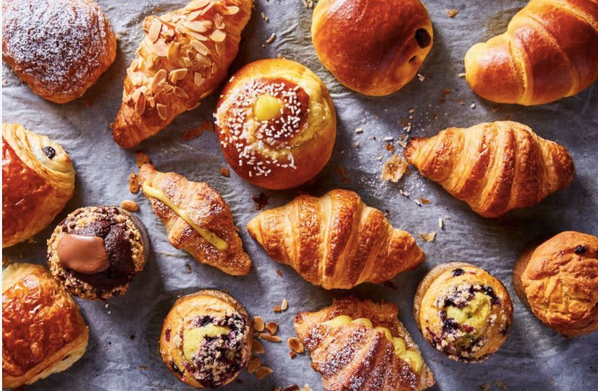 For breakfast, visitors can expect pastries like <a href="http://www.chicagotribune.com/dining/recipes/ct-food-0708-cornetti-20150702-story.html" target="_blank">cornetti</a>, which are similar to croissants. (Photo: Starbucks)